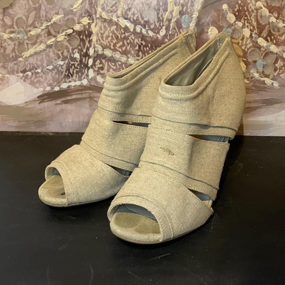 Heel booties